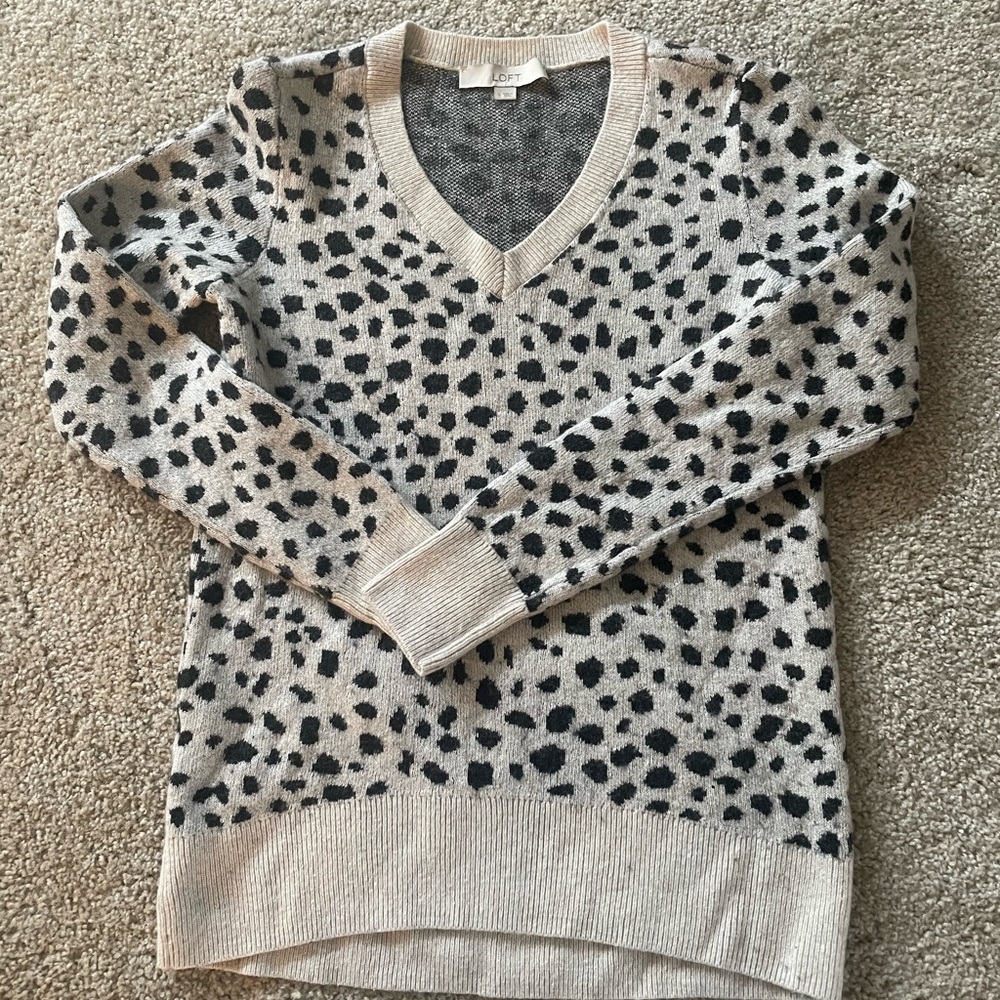 LOFT Black and Cream V-Neck Sweater